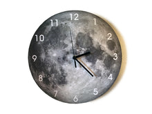 Cargar imagen en el visor de la galería, Reloj de pared - Luna y Tierra